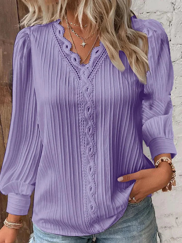 top blouses : Caroline – Blouse Bohème Chic à Plis avec Dentelle in Pourpre van Seroa