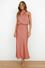 dresses : Brielle – Robe Midi Élégante en Satin à Col Montant in Rose van Seroa