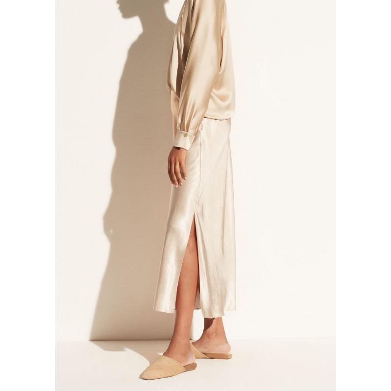 skirts : Quinn – Élégant ensemble en satin avec blouse décontractée et jupe midi in van Seroa