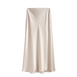 skirts : Quinn – Élégant ensemble en satin avec blouse décontractée et jupe midi in van Seroa