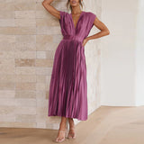 dresses : Isabelle – Robe Midi Élégante Plissée Sans Manches à Décolleté V in van Seroa