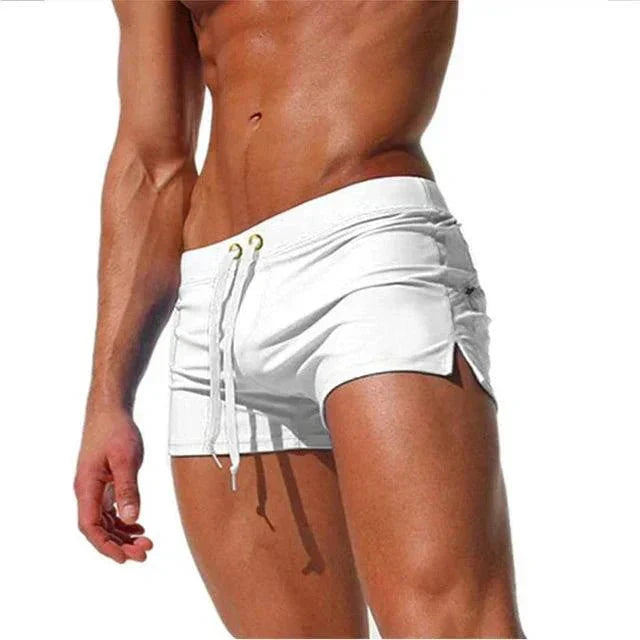 swimwear : Joseph – Short de bain ultra-ajusté, taille basse, à séchage rapide in Blanc van Seroa
