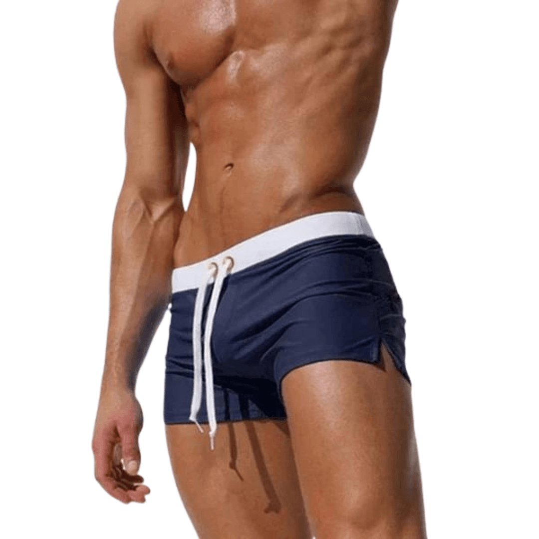 swimwear : Joseph – Short de bain ultra-ajusté, taille basse, à séchage rapide in Bleu marine van Seroa