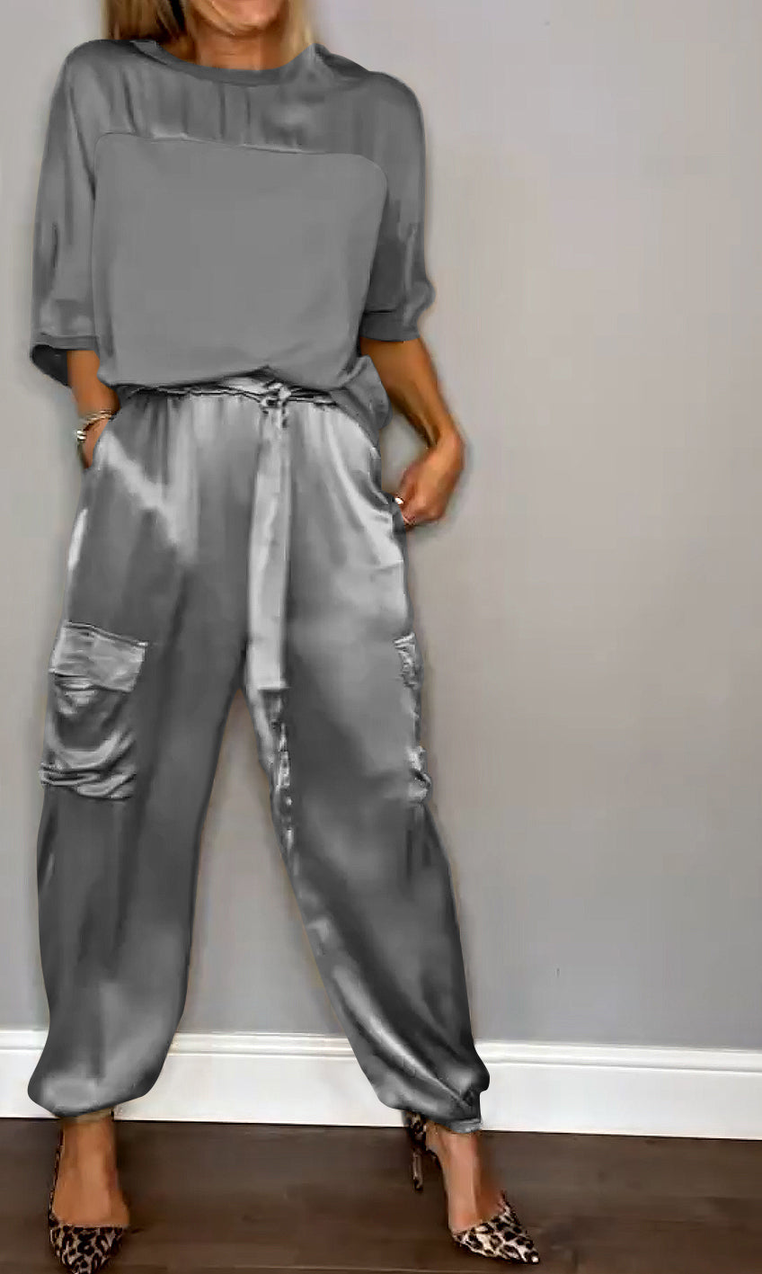 other : Esther | Ensemble Tailleur Femme en Satin in Gris van Seroa