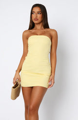 dresses : Aaliyah – Robe mini moulante chic sans bretelles in Jaune van Seroa