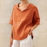 top blouses : Mira – Haut Élégant en Lin à Col en V et Coupe Ample Décontractée in Orange van Seroa