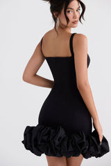 dresses : Aaliyah – Robe courte moulante à ourlet volanté sculpté in van Seroa