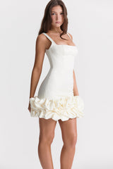 dresses : Aaliyah – Robe courte moulante à ourlet volanté sculpté in van Seroa