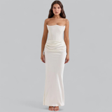 dresses : Elena - Robe corset en satin élégante sans bretelles avec détails drapés in Blanc van Seroa