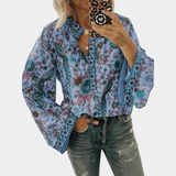 top blouses : Sofia - Blouse Bohème à Manches Évasées et Motif Fleuri in Bleu van Seroa
