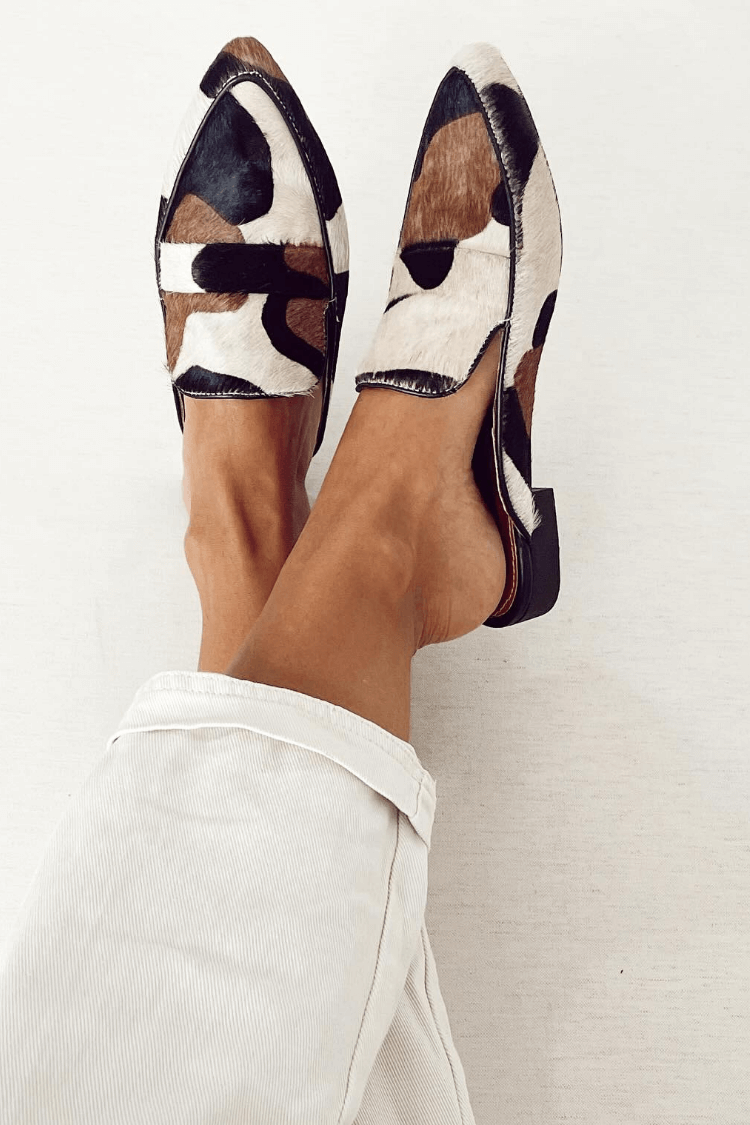 Mokasyny z abstrakcyjnym wzorem - nowoczesne, stylowe buty wsuwane