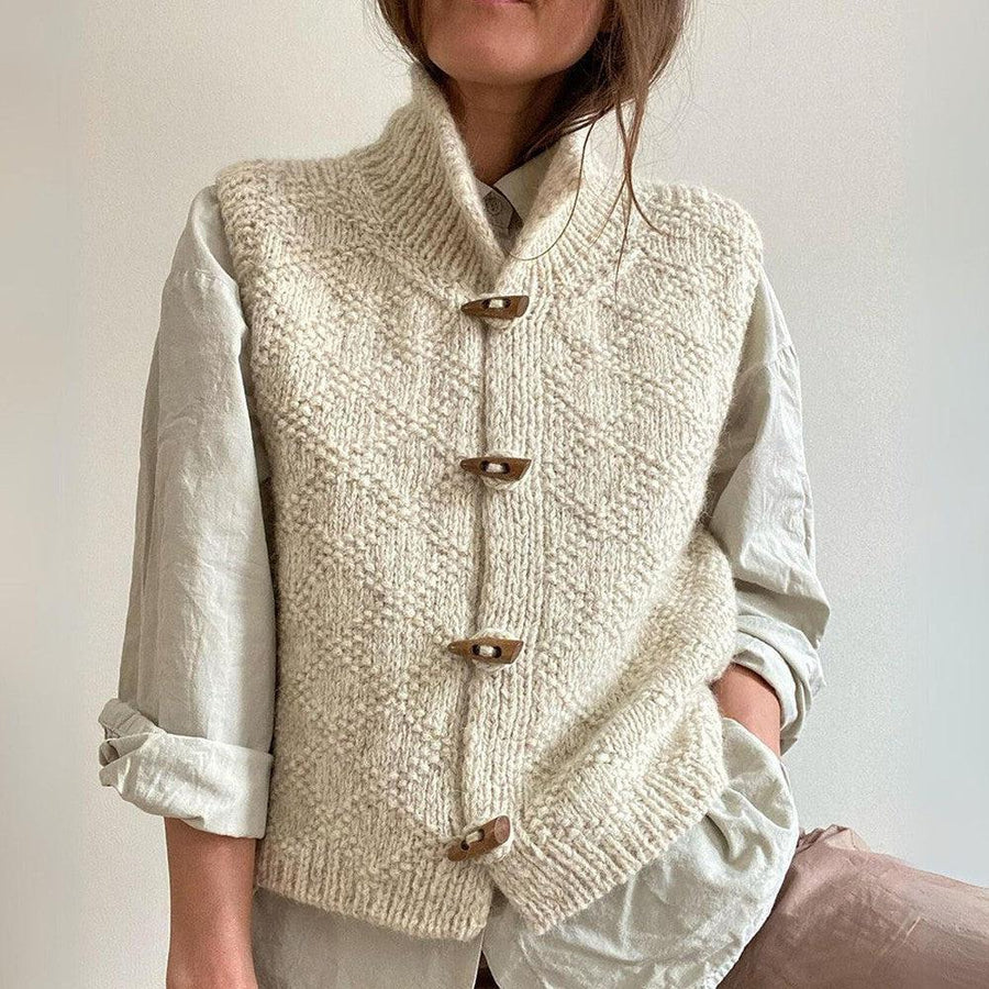 other : Anouk – Gilet en Laine Tricoté à la Main avec Boutons en Bois in Beige van Seroa