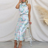 dresses : Cora - Robe Midi Élégante en Satin à Col Halter et Motif Fleuri in Bleu van Seroa