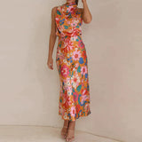dresses : Cora - Robe Midi Élégante en Satin à Col Halter et Motif Fleuri in Orange van Seroa
