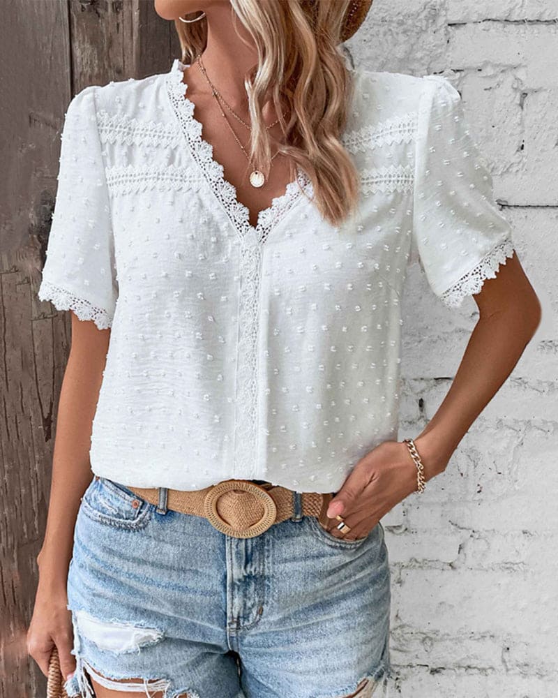 top blouses : Sophie – Blouse Vintage en Coton avec Détails en Dentelle et Manches Bouffantes in van Seroa