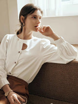 top blouses : Isabelle - Blouse Élégante Boutonnée avec Manches Bouffantes in van Seroa