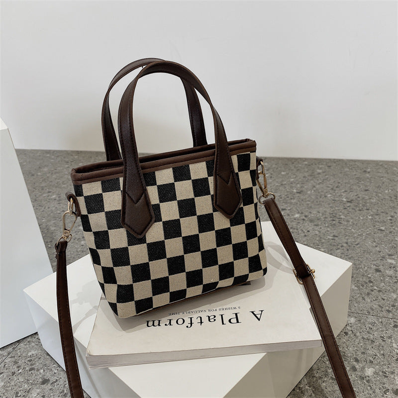 bags : Iris | Sac Bandoulière Femme en Laine Élégant et Pratique in Café à carreaux van Seroa