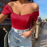 top blouses : Elena – Top Corset Structuré Élégant à Épaules Dénudées in Rouge van Seroa