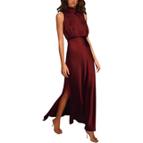 dresses : Ivy - Robe Maxi Élégante en Satin à Col Haut avec Fente in Rouge van Seroa