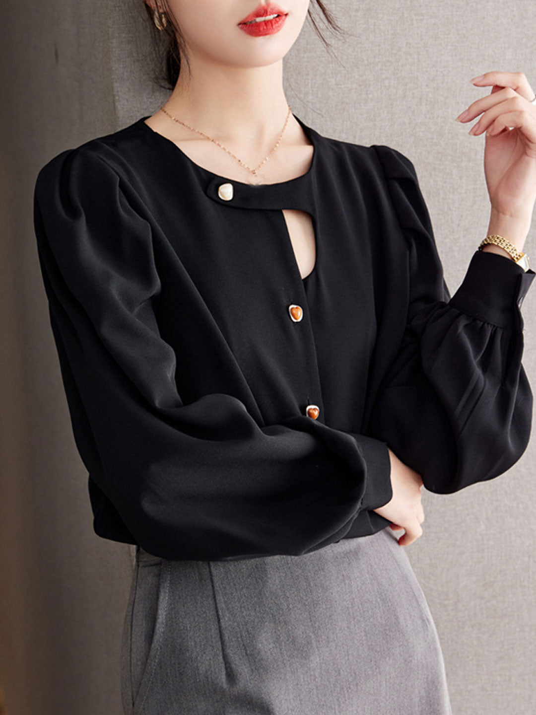 top blouses : Isabelle - Blouse Élégante Boutonnée avec Manches Bouffantes in van Seroa