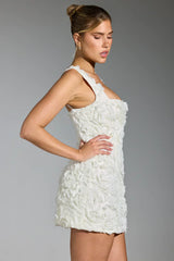 dresses : Elena – Robe courte moulante avec appliqué rose 3D sculpté in van Seroa