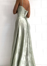 dresses : Ayla – Élégante robe de soirée en satin à dos lacé et motif floral in van Seroa