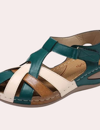 Bequeme Keilsandalen mit mehreren Riemen für angenehmes Tragen