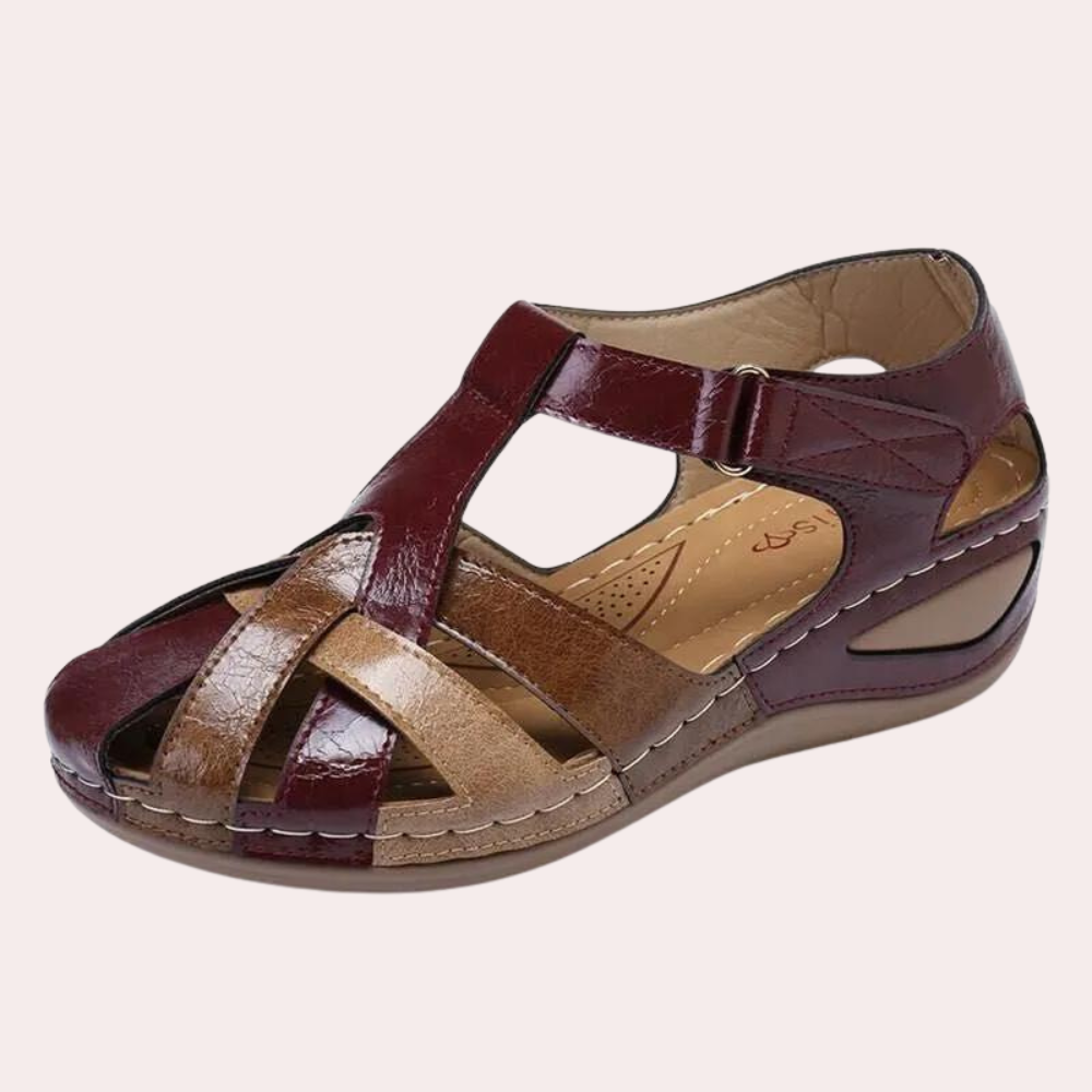 sandals : Lydia – Sandales compensées confortables à brides multiples pour un port toute la journée in Rouge van Seroa