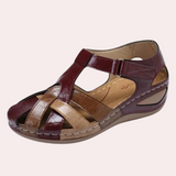 sandals : Lydia – Sandales compensées confortables à brides multiples pour un port toute la journée in Rouge van Seroa