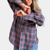 top blouses : Elise – Chemise Confortable Oversize en Flanelle à Carreaux avec Boutons in Rose van Seroa