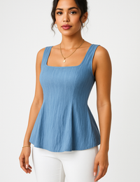 Eng anliegendes, geripptes Damen-Top mit quadratischem Ausschnitt aus Maschenware