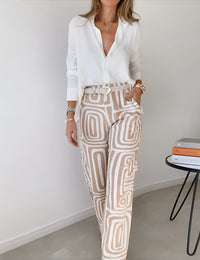 Damen-Set mit Hosenanzug und feiner Bluse