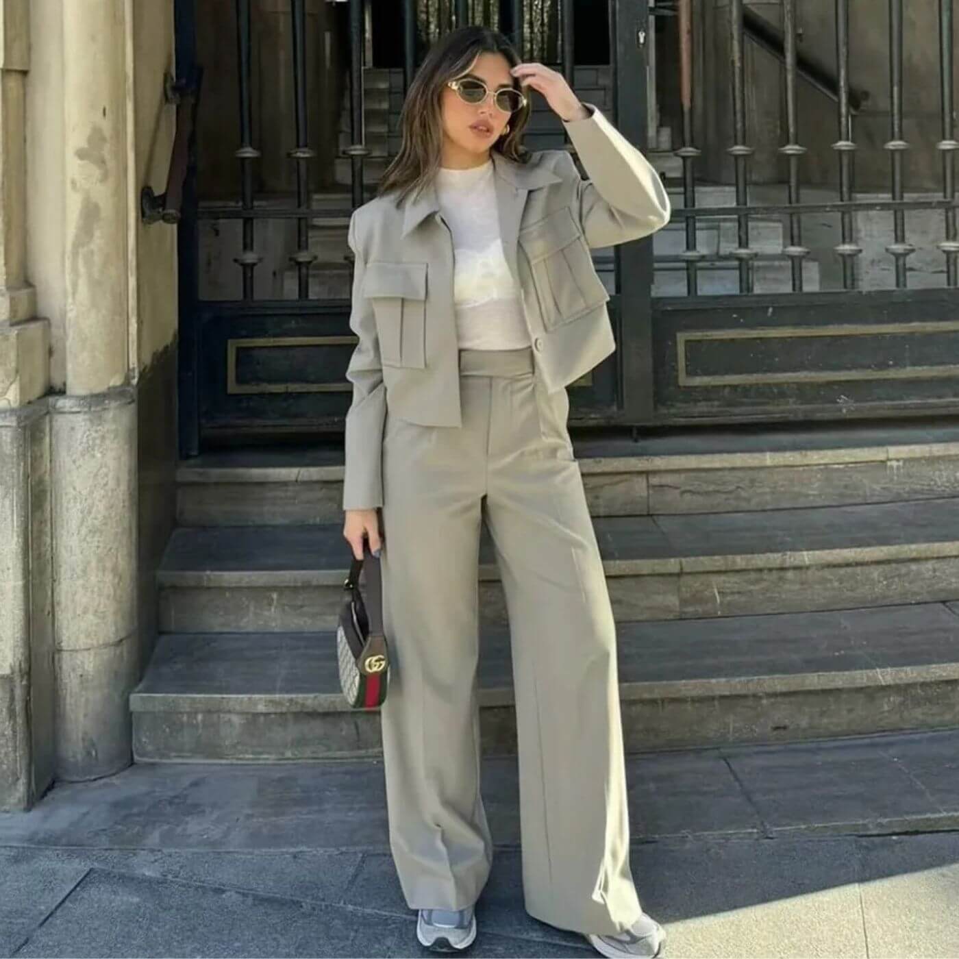Ensemble Tailleur Femme Élégant avec Veste et Pantalon 1
