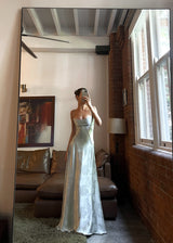 dresses : Ayla – Élégante robe de soirée en satin à dos lacé et motif floral in van Seroa