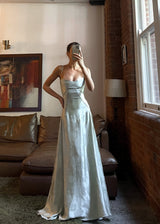 dresses : Ayla – Élégante robe de soirée en satin à dos lacé et motif floral in van Seroa