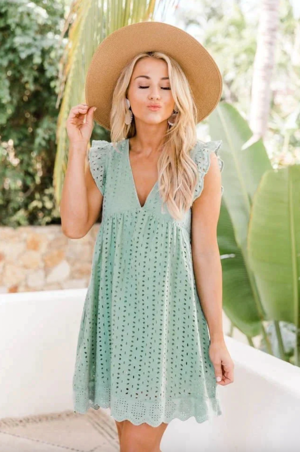 dresses : Sophie - Robe Élégante en Broderie avec Manches Courtes in Vert van Seroa