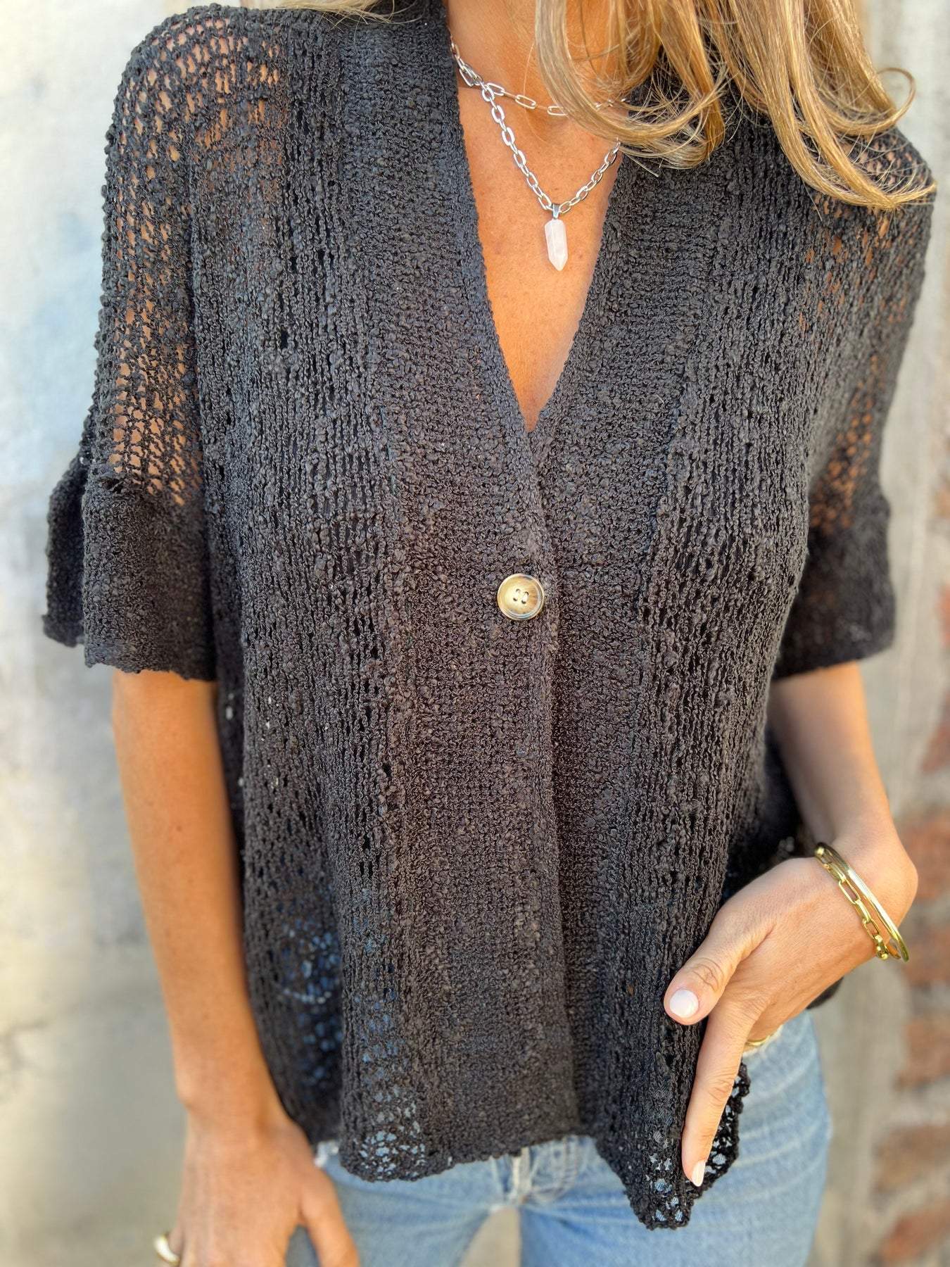 Pulls et gilets : Abigail | Haut Chic Tricoté Élégant in Noir van Seroa