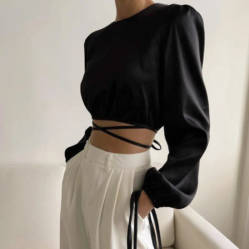 Haut Court Élégant en Satin avec Dentelle 1