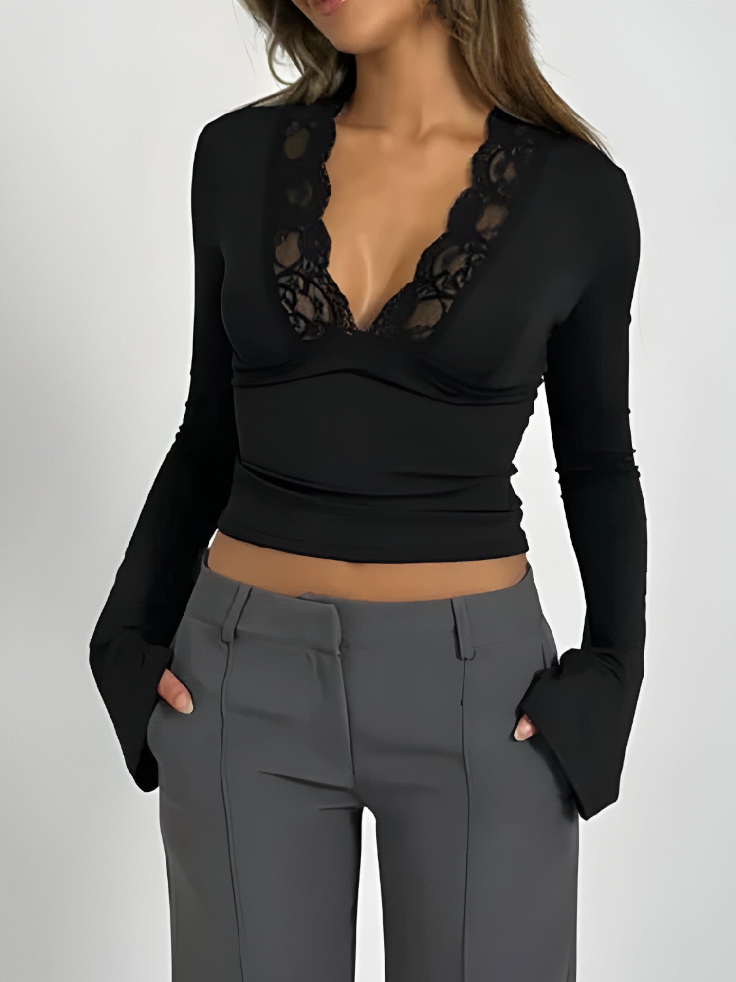 Hauts pour femmes : Laurelie | Haut Femme en Dentelle Élégant à Manches Longues in Noir van Seroa