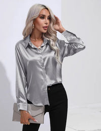 Elegante Satinbluse mit Knopfverschluss und Ärmeln