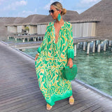dresses : Sophie - Robe Kaftan Maxi Bohème Luxueuse au Design Unique in Vert van Seroa