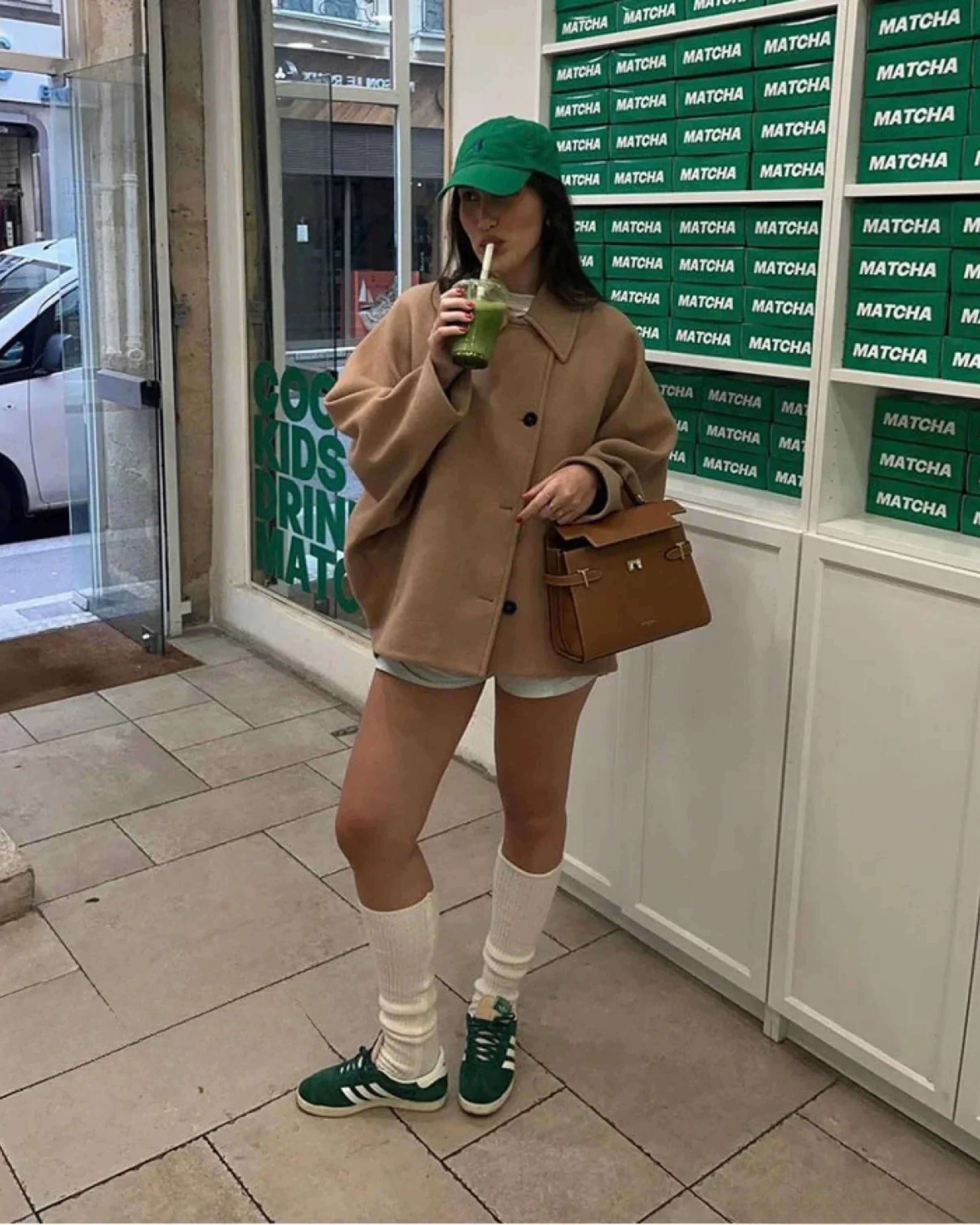 Casualowy zimowy płaszcz damski khaki z rękawami nietoperz
