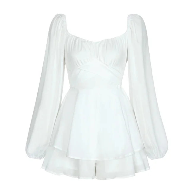 dresses : Isla – Robe mini romantique à volants avec manches bouffantes in Blanc van Seroa