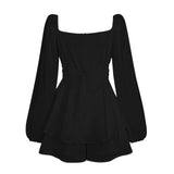 dresses : Isla – Robe mini romantique à volants avec manches bouffantes in Noir van Seroa
