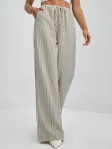 Pantalons pour hommes : Lyla | Pantalon Femme Droit en Coton Rayé in Matcha van Seroa