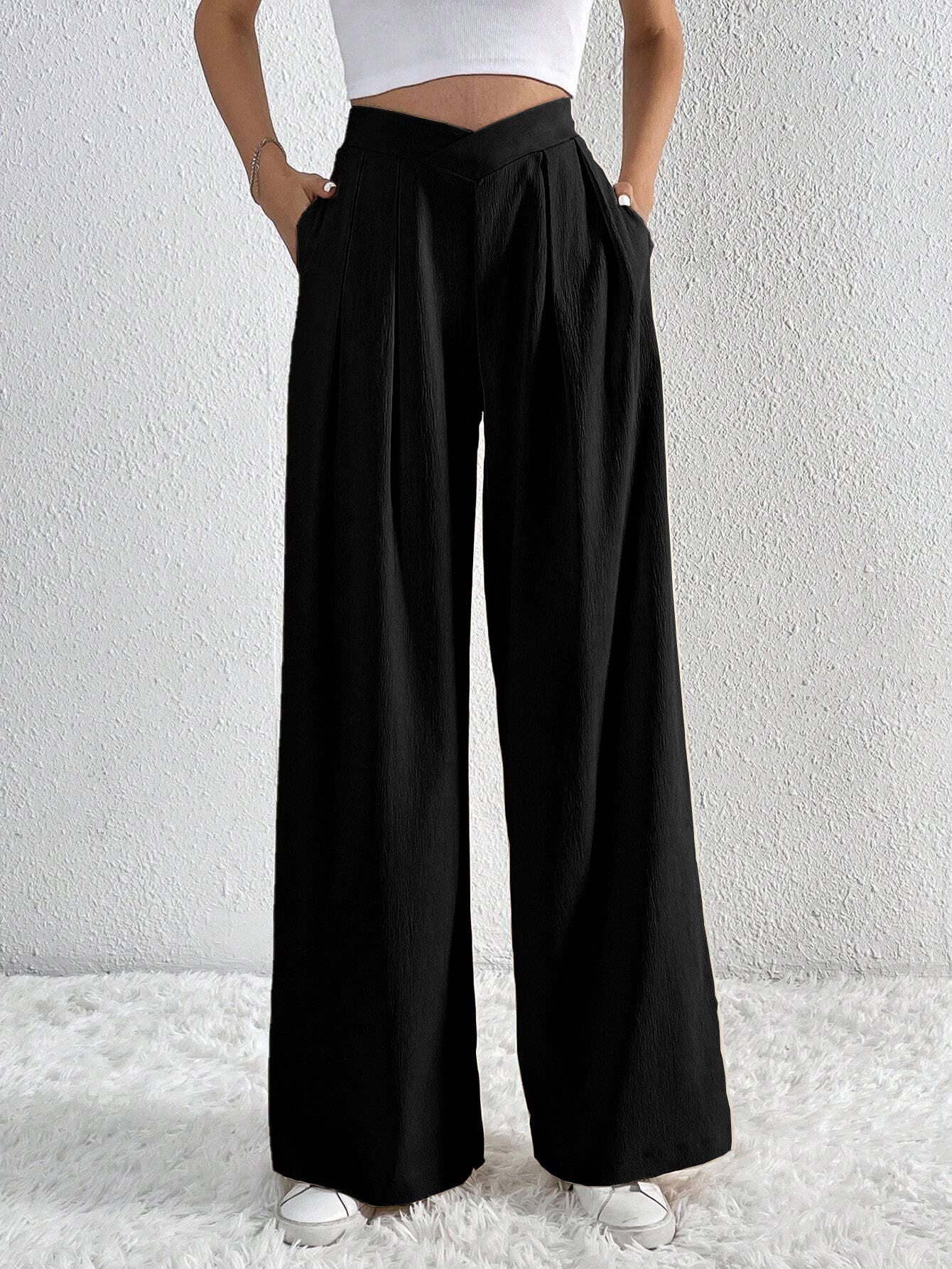 Pantalons pour femmes : Cora | Pantalon Fluide Femme Taille Haute avec Plis in Noir van Seroa