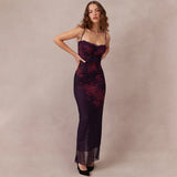 dresses : Stella - Robe Maxi Moulante Élégante en Dentelle Fleurie in Pourpre van Seroa