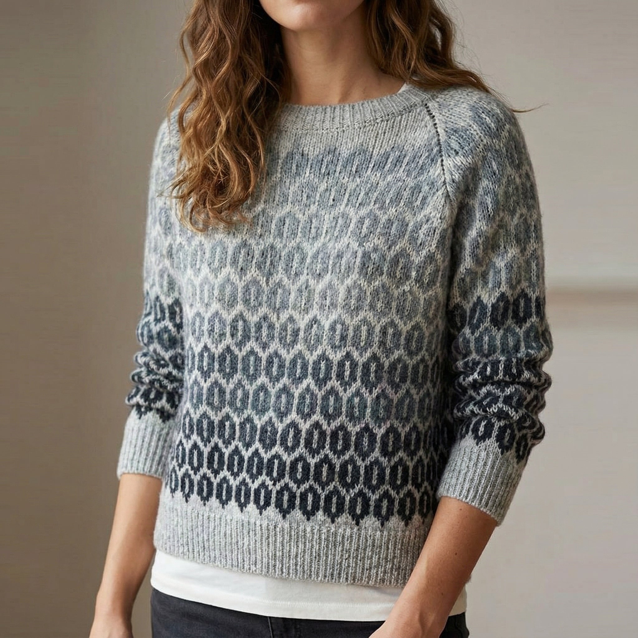 Damski sweter lekki modna kobiecość stylowe ubrania