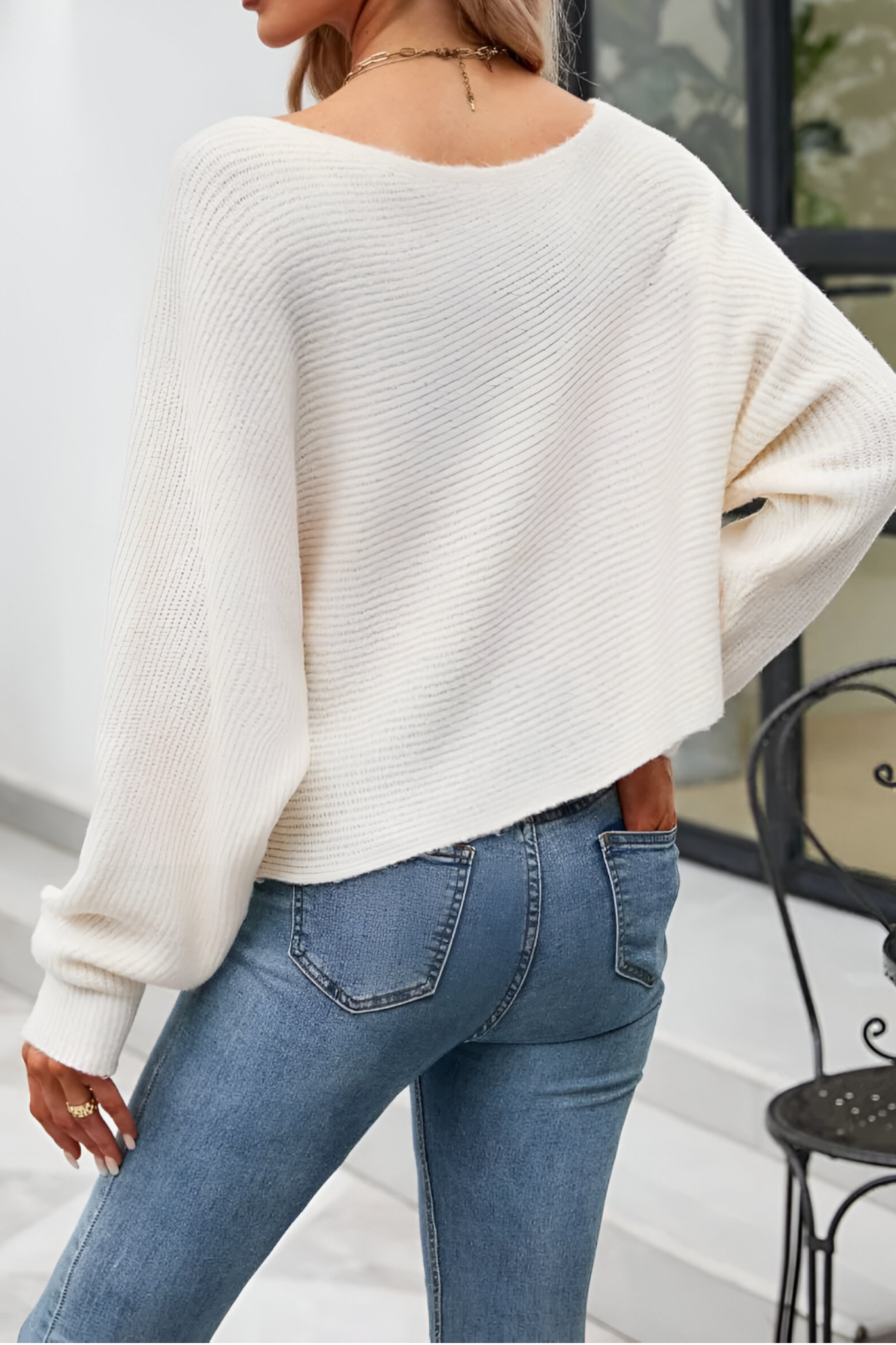 Elegancki sweter damski z rękawami typu dolman kolekcja jesienna
