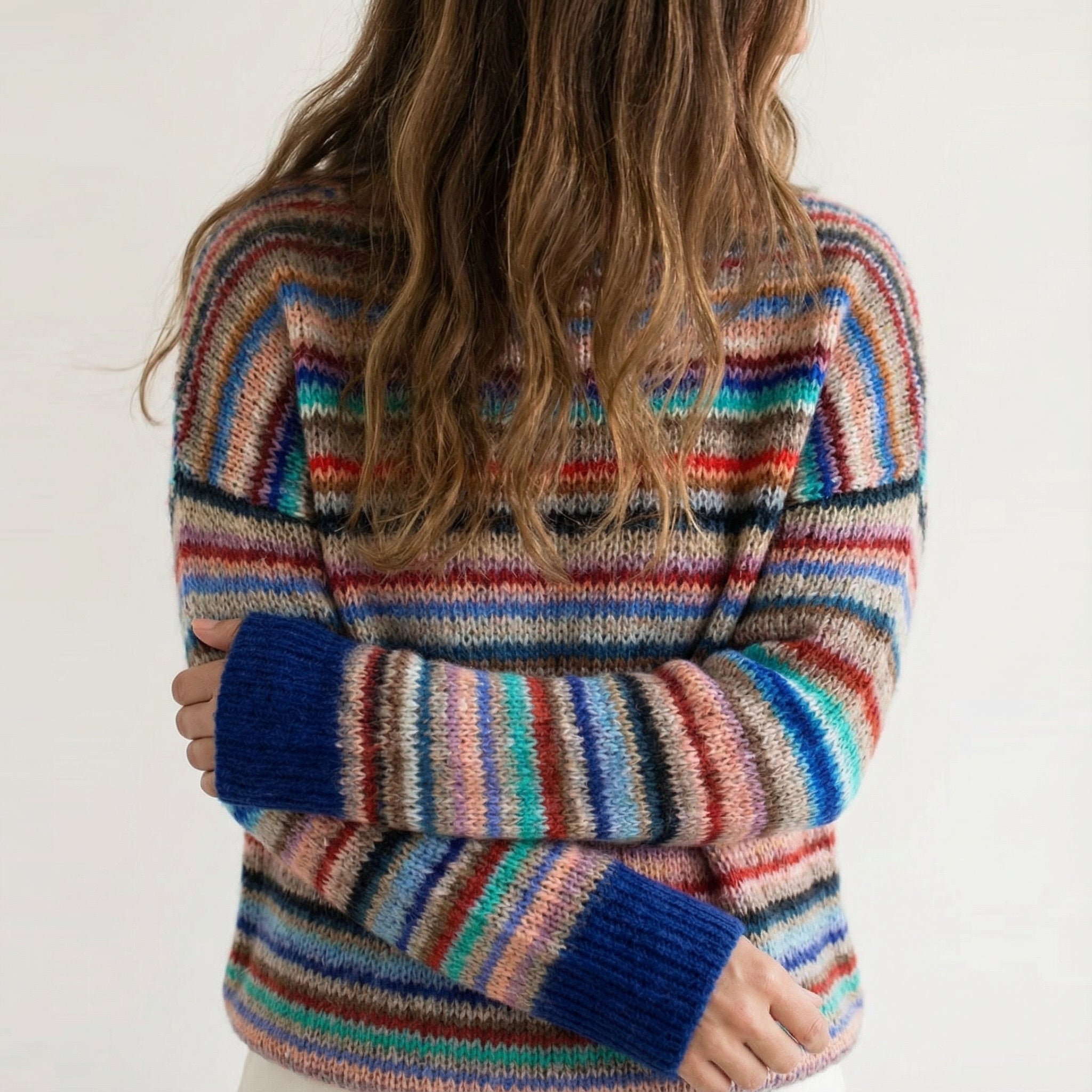 Miękki sweter damski w stylu retro z wełny, staranne wykonanie